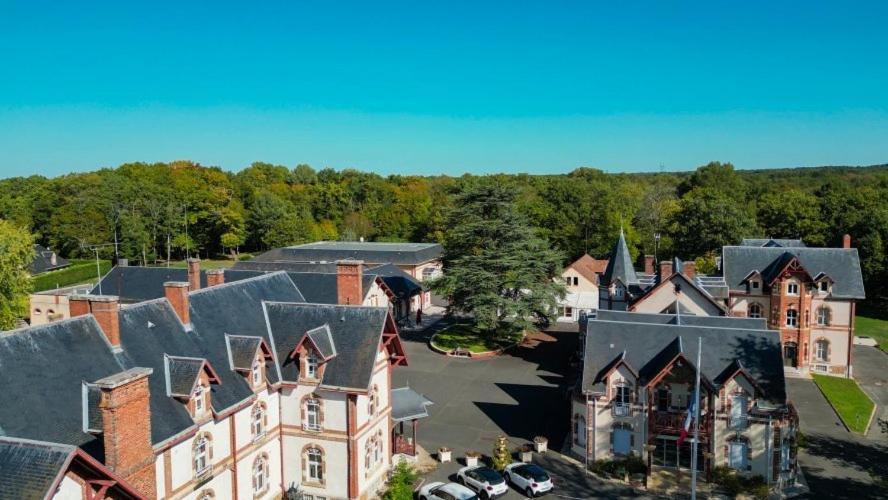Hotel-Restaurant Domaine De La Grande Garenne Neuvy-sur-Barangeon Exterior foto