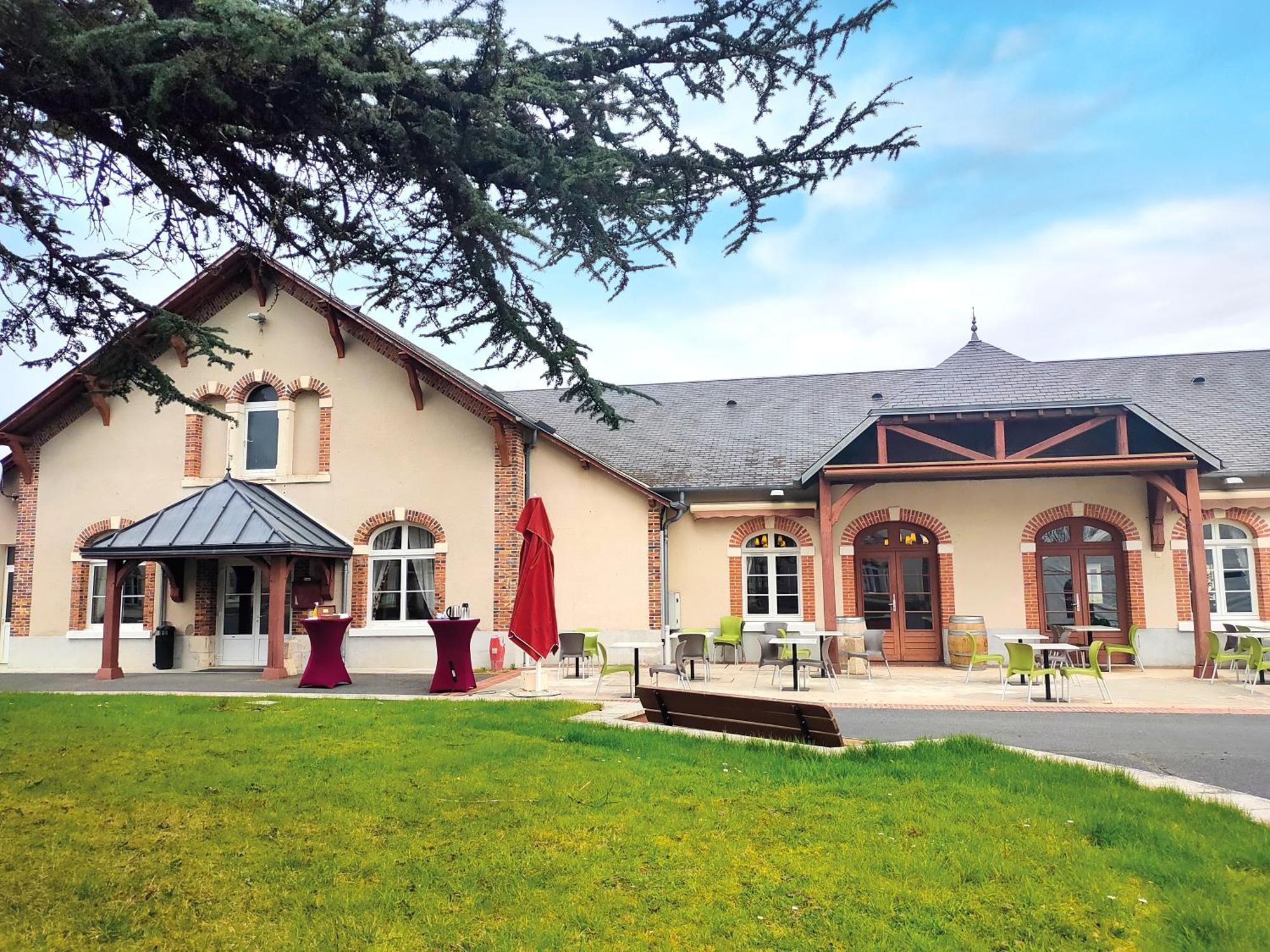 Hotel-Restaurant Domaine De La Grande Garenne Neuvy-sur-Barangeon Exterior foto